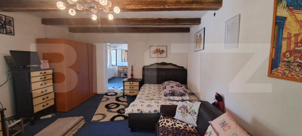 Casă complet renovată, 3 camere, teren 3800 mp – comuna