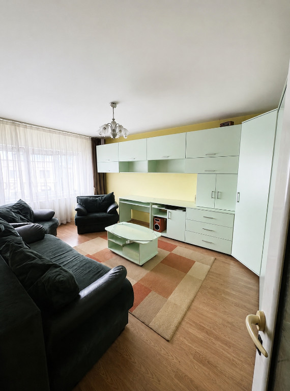 Apart 2 camere, decomandat, etaj 3/4, spatios, mobilat, zona Triaj!