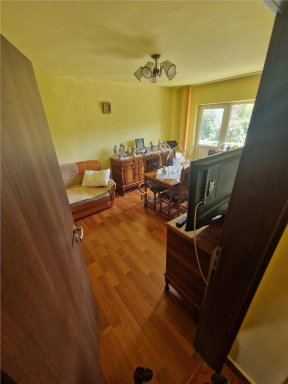 Decomandat 3 Camere 2 Bai 2 Balcoane Zona Aradului