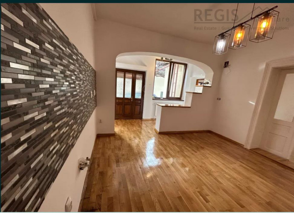 Casa 3 camere individuala,parcare, cu curte si garaj Grivite