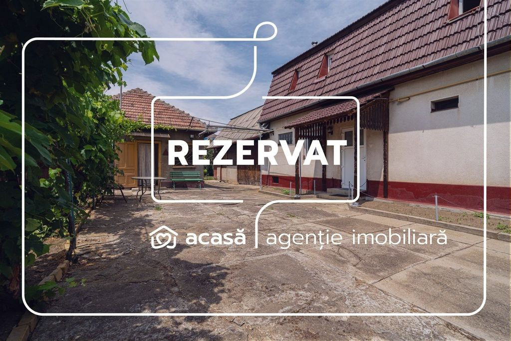 REZERVAT! Casa 5 camere - teren 688 mp - Parneava - COMIS...
