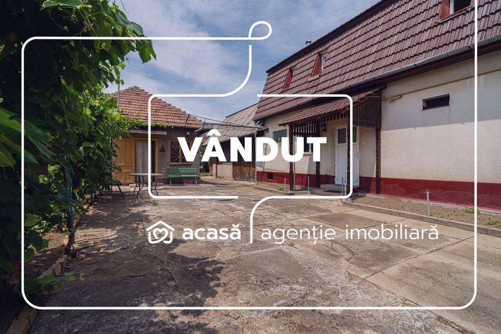 VANDUT! Casa 5 camere - teren 688 mp - Parneava - COMISION 0