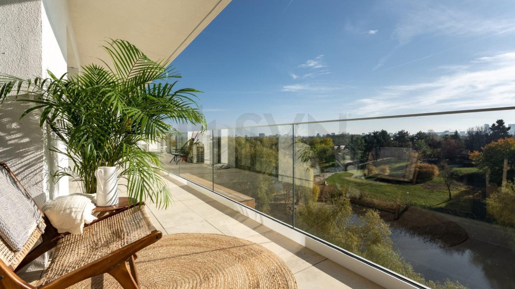 PENTHOUSE SUPERB l MOBILAT DESIGN l TERASA l VEDERE LAC P...