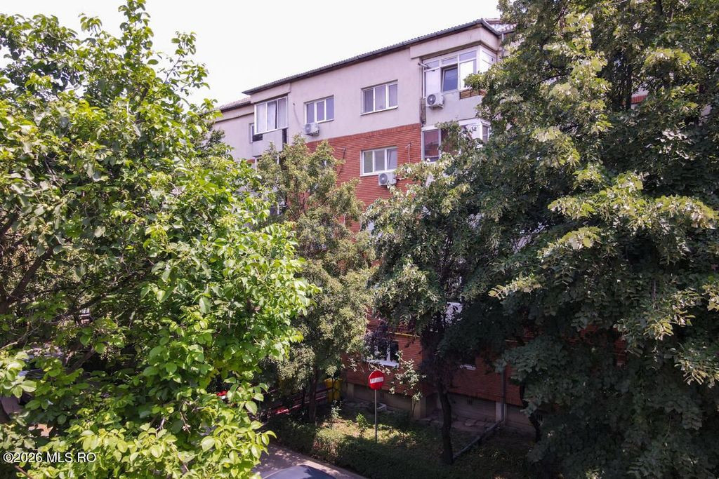 Mircea Cel Batran - 3 Camere, Decomandat, 2 Bai, Centrala