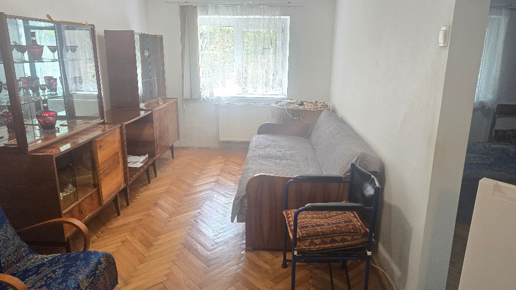 Vand apartament de 3 camere decomandat in Deva, parter, str. Bejan,