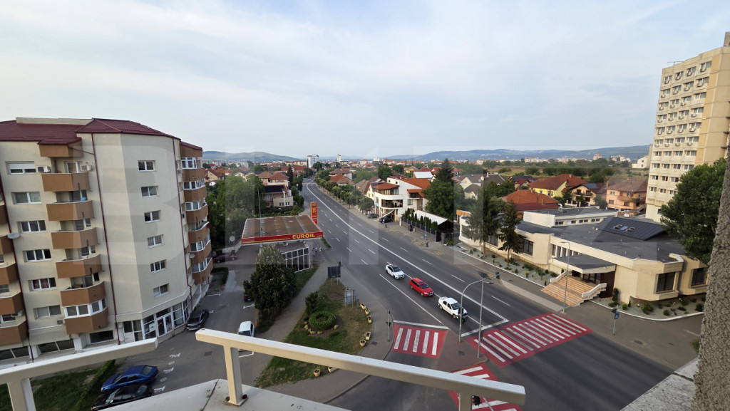 Apartament 3 camere, 55 mp, zona Cetate