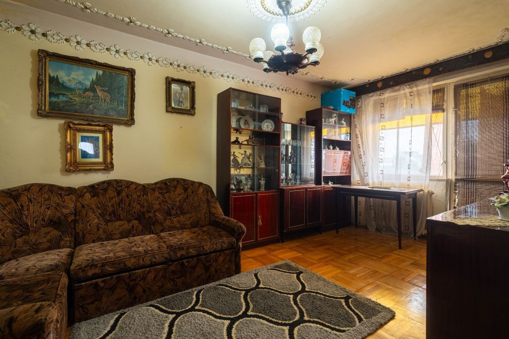 Apartament 4 camere decomandat - bvd. Revolutiei - COMISI...