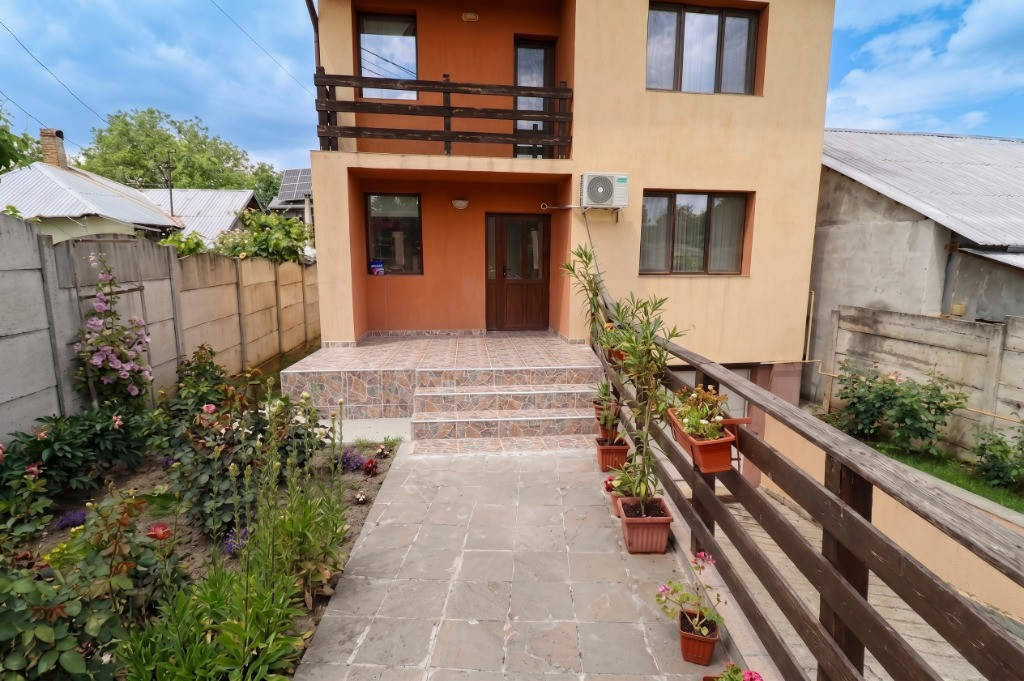 Casa de vanzare 4 dormitoare, Sp+P+1E, Auchan Bascov Pitesti, propr.