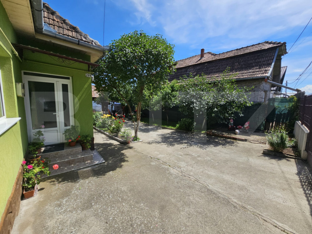 Casă renovată, 4.237mp teren intravilan, Dublu front strad