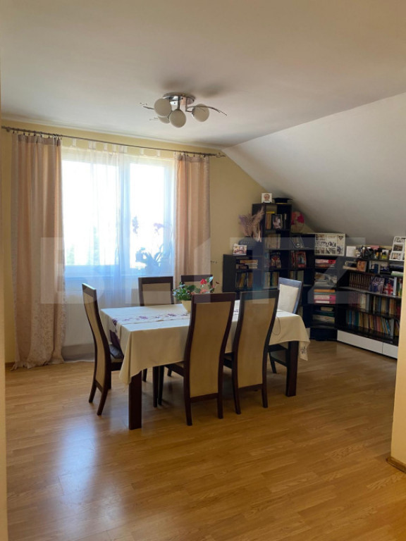 Apartament 4 camere de vanzare cu parcare inclusa, Zona de J