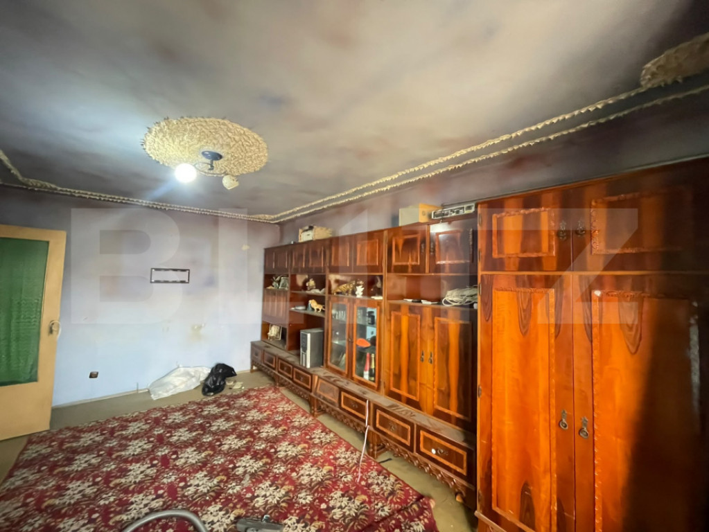 Apartament 3 camere, 66 mp, decomandat, etaj 4/4, zona Valea