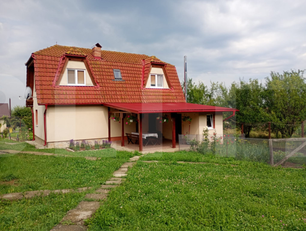 Casă familială cu curte și grădină, sat Mărcus, com. D