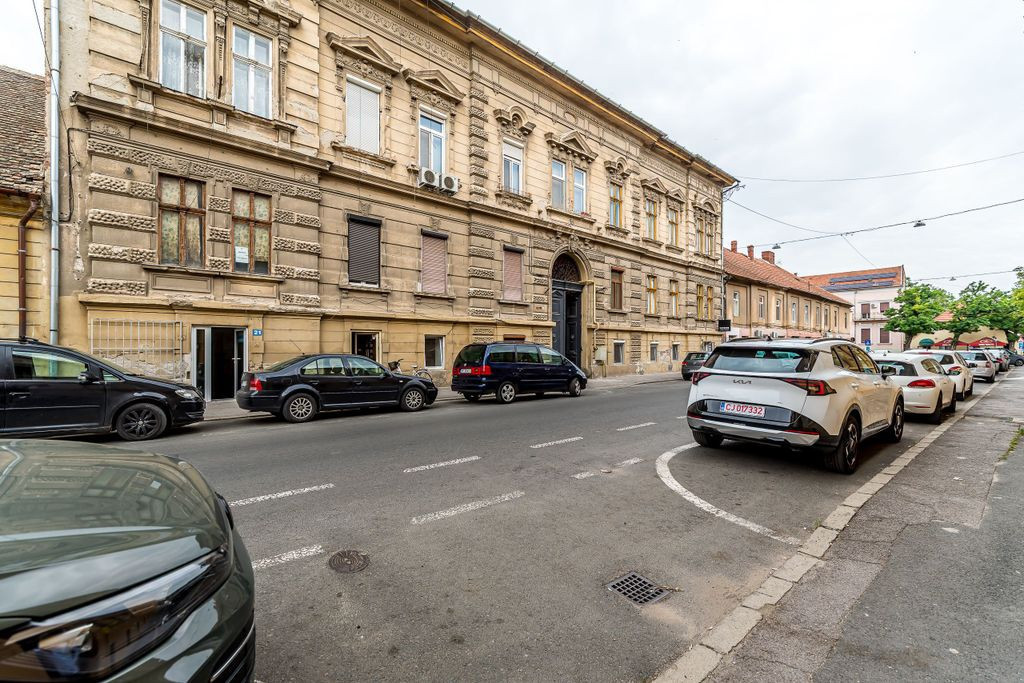 Apartament 2 camere Str. Lucian Blaga, clădire în renov...