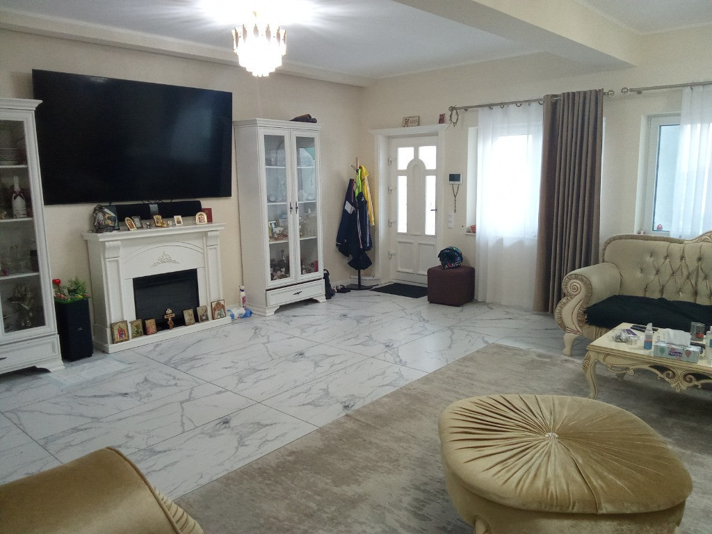 Vila parter etaj mansarda Ultra - Central