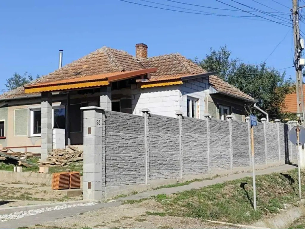Casă cu teren în Crestur