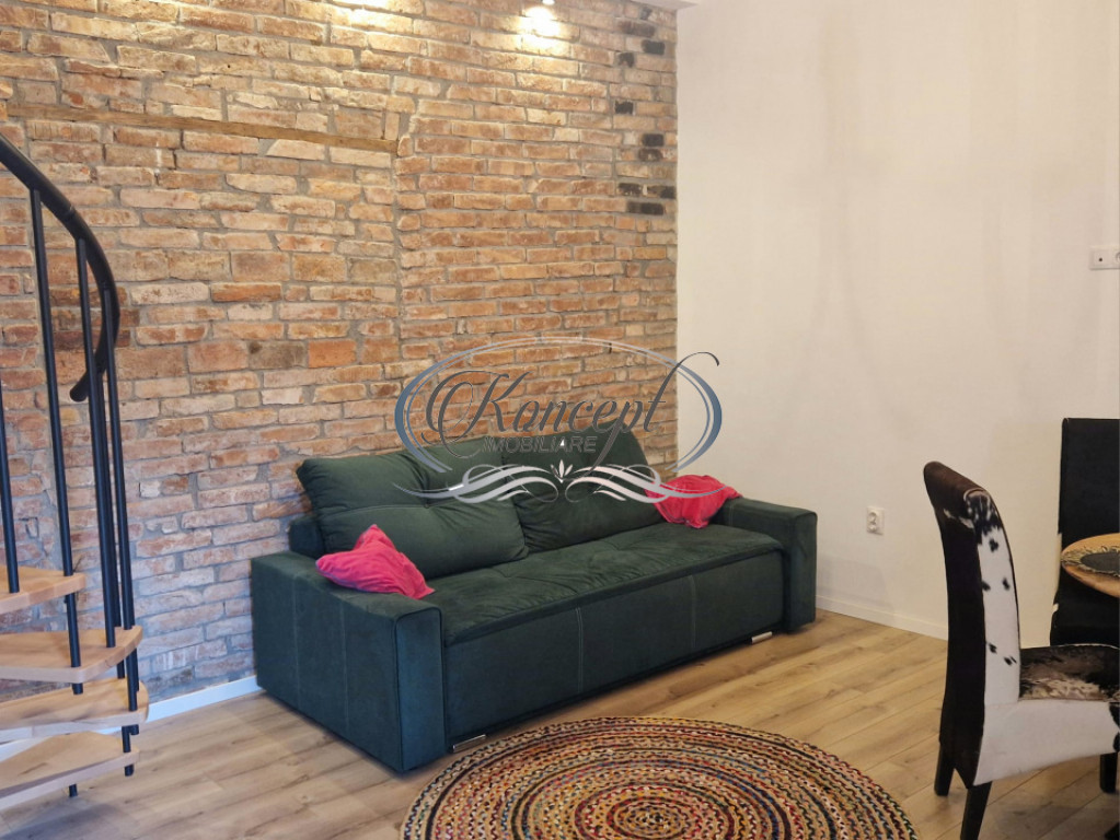Apartament tip casa cu terasa si curte cu acces separat in M
