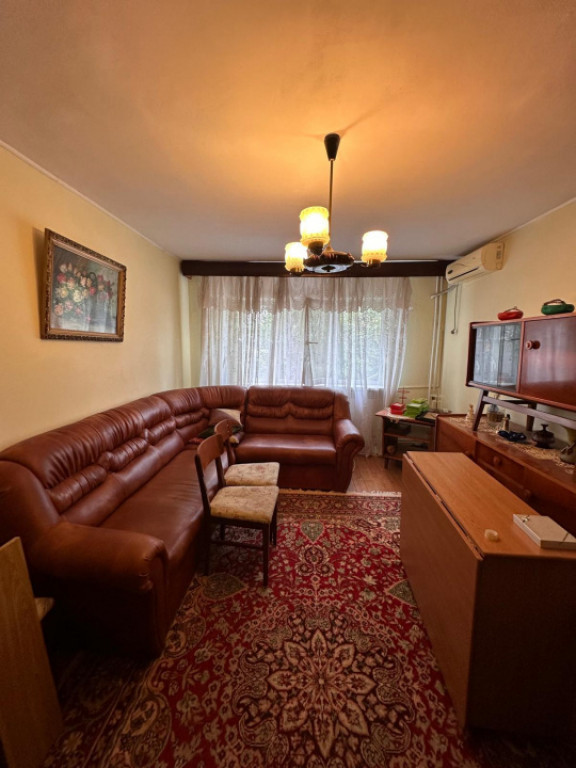 Apartament 4 camere de vânzare în Poarta 6, etaj intermedi