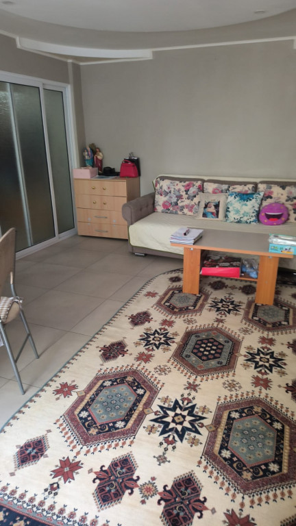 Apartament La Cheie cu 2 camere, zona Garii, parter cu balco