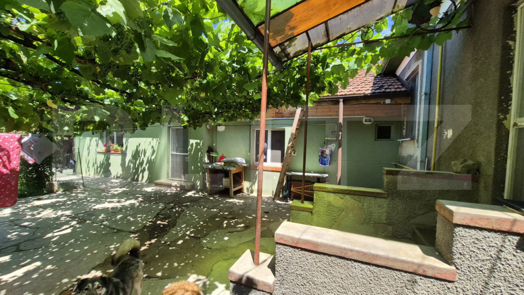 Casa cu 3 dormitoare de vanzare, 95 mp, teren 584 mp, zona C