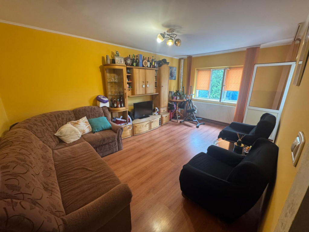 Apartament decomandat 2 camere, 49 mp, etaj 2, zona Brazda l