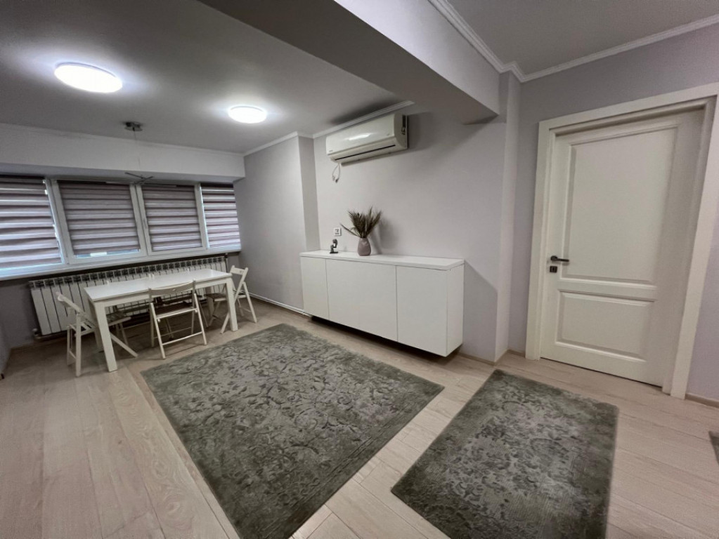 E3, 3 camere 100 mp, mobilat si renovat lux, parcare, centra