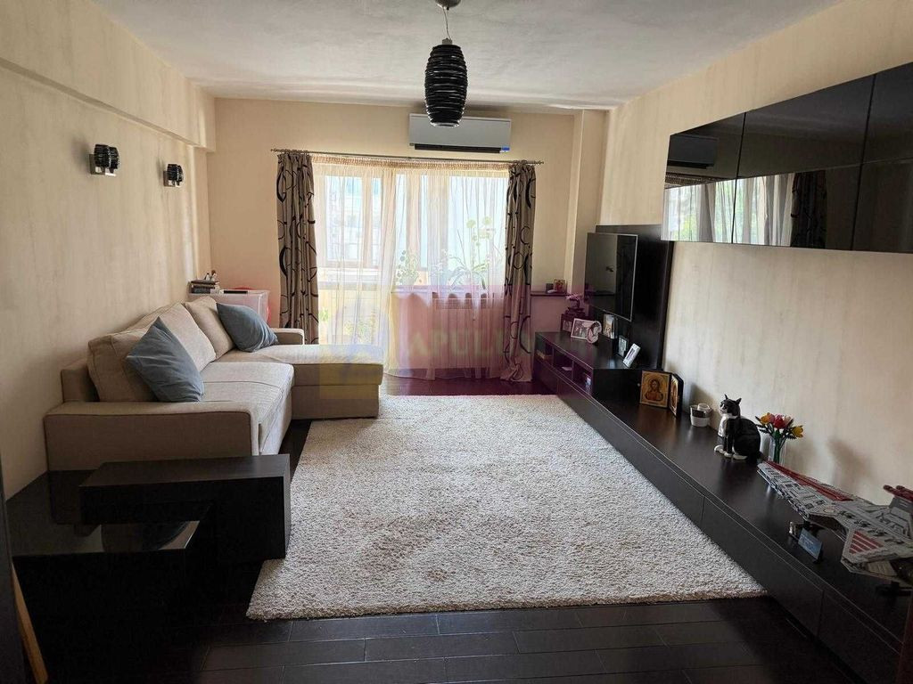 Apartament 4 camere bd Decebal stradal