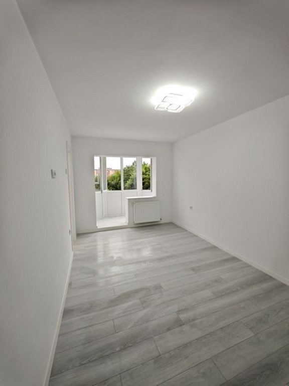Vand garsoniera Tractoru,renovata lux,69500 Euro