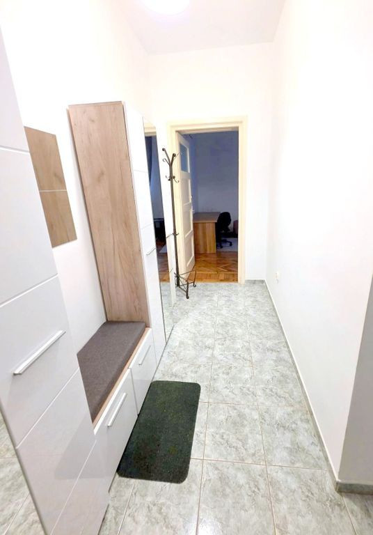 De inchiriat apartament cu o camera ultracentral, et. 1, ...
