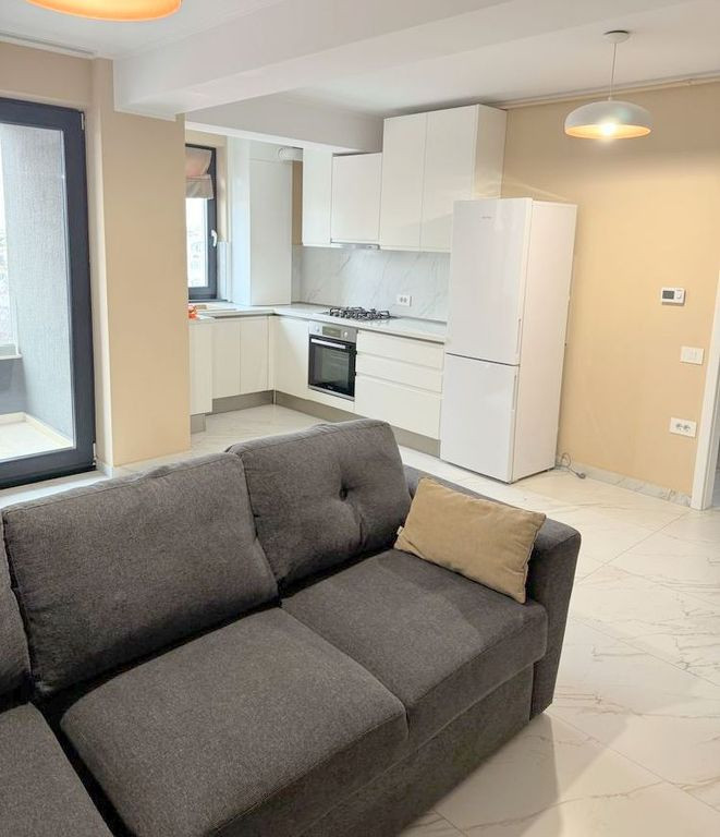 Apartament 2 camere de închiriat, bloc 2023, Micro 17 , ...