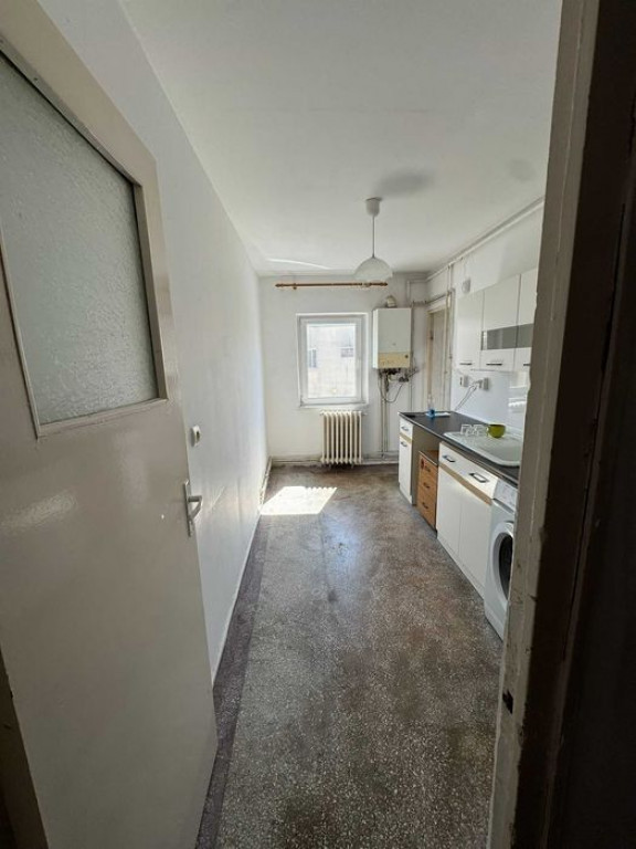 Apartament 4 camere Centrul Civic-CEC Bank,139000 Euro
