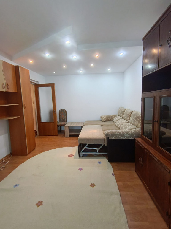 Apartament 2 camere, decomandat, zona Ofelia, etajul 1, mobi