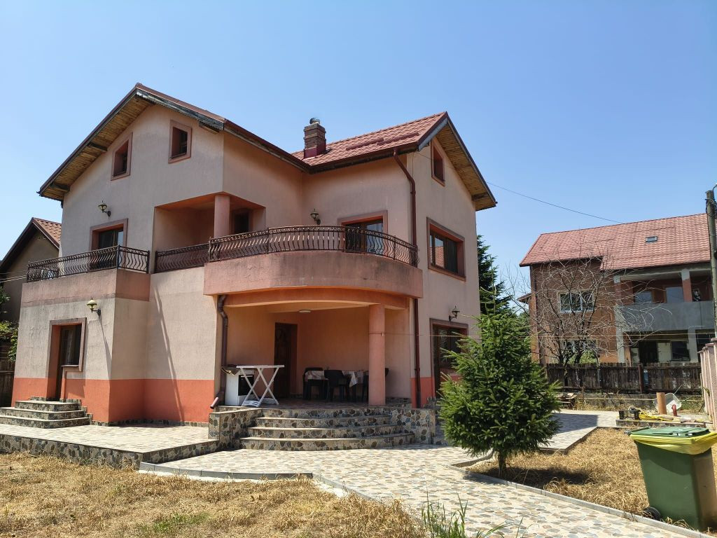 Vila ind. 4cam(p+1+pod locuibil)3bai,mob-util/7min metrou...