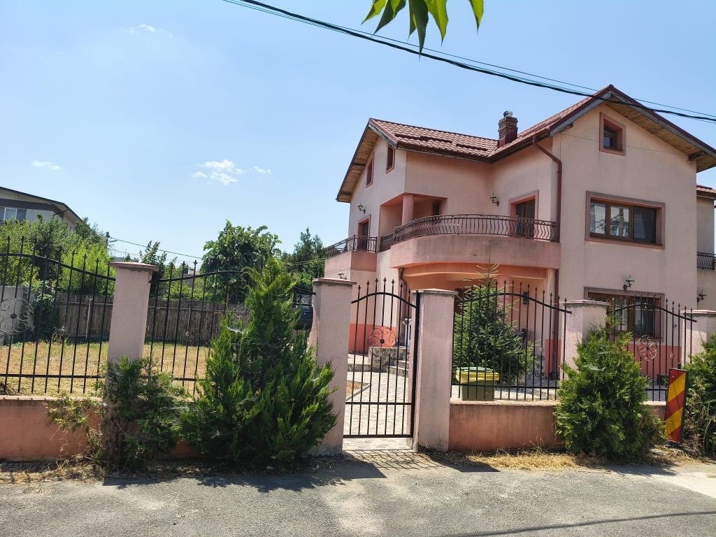 Vila ind. 4cam(p+1+pod locuibil)3bai,mob-util/7min metrou...