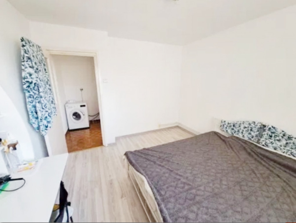 Apartament 3 camere de vanzare zona Casa de Cultura, CENTRALA GAZ