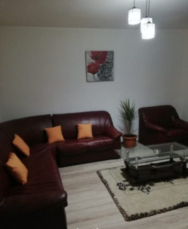 Apartament 3 Camere Decomandat | Etaj 1 | Piața Centrală