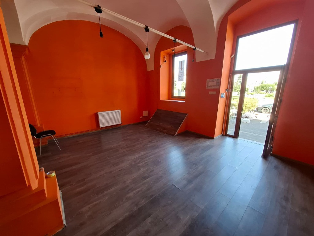 Vand spatiu comercial - Piata Avram Iancu ID: 41360