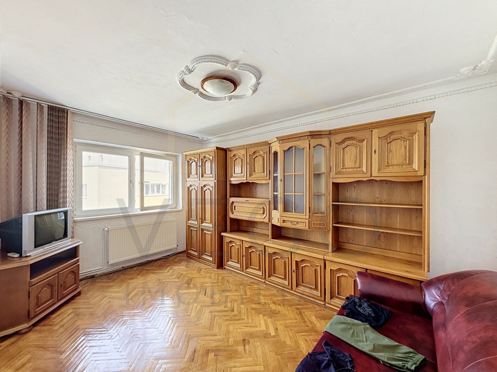 Apartament cu 2 camere, decomandat, 50 mp, parcare, zona Pod