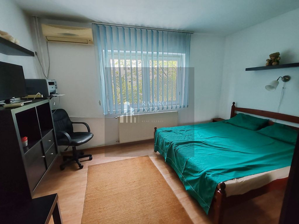 Apartament 2 camere, str Vicina, decomandat, 61 mp