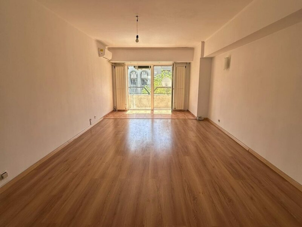 Apartament 4 camere.Stradal.Bulevardul Decebal, Piata Alba-Iulia.