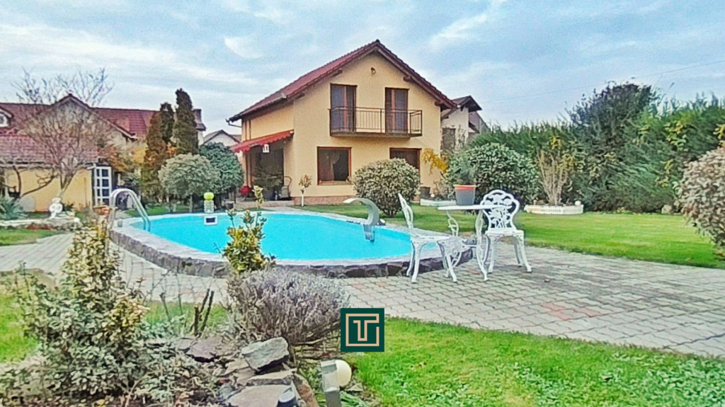 Casă impresionantă cu 15 camere, teren generos, piscină i