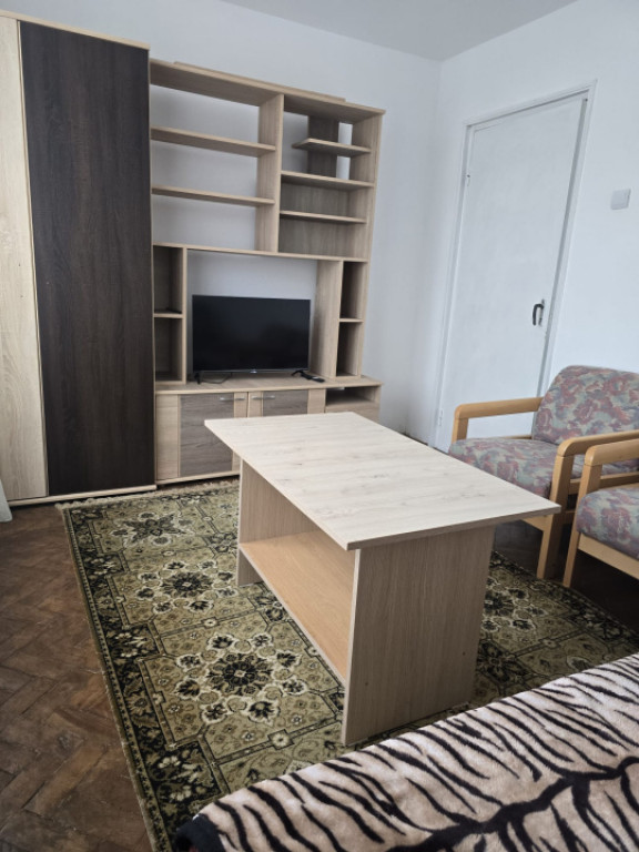 Apartament cu 2 camere, complet utilat, balcon luminos și b