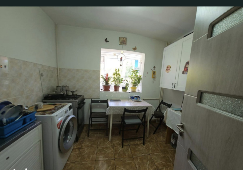 2 camere Aviației decomandat, et. 3, an 1985, metrou, 58 mp