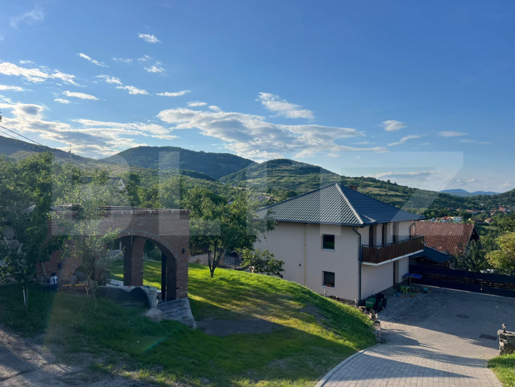 Casa superba cu etaj, zona retrasa - Deva