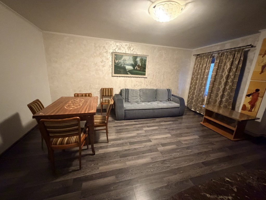 Apartament 4 camere decomandat, 98 mp, zona 1 Mai - Parcul R