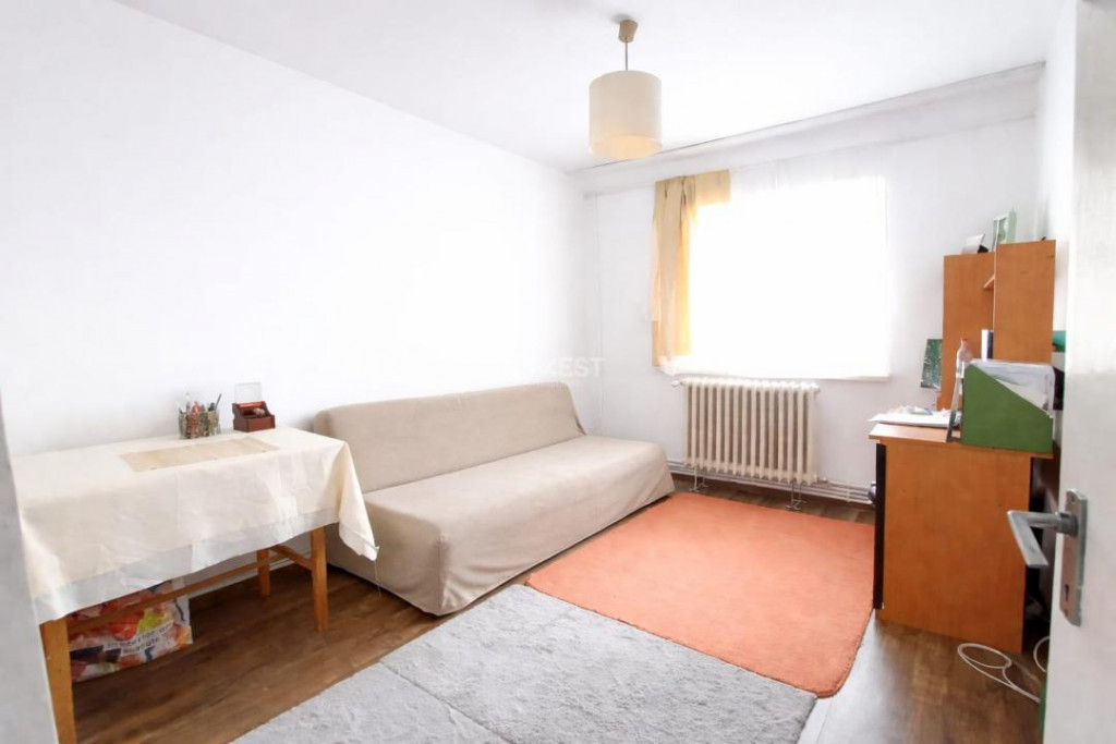 Apartament 3 camere spațios - 70 MP - 2 băi, balcon și po