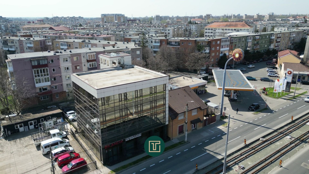 Clădire premium cu fațadă integral vitrată – oportunit