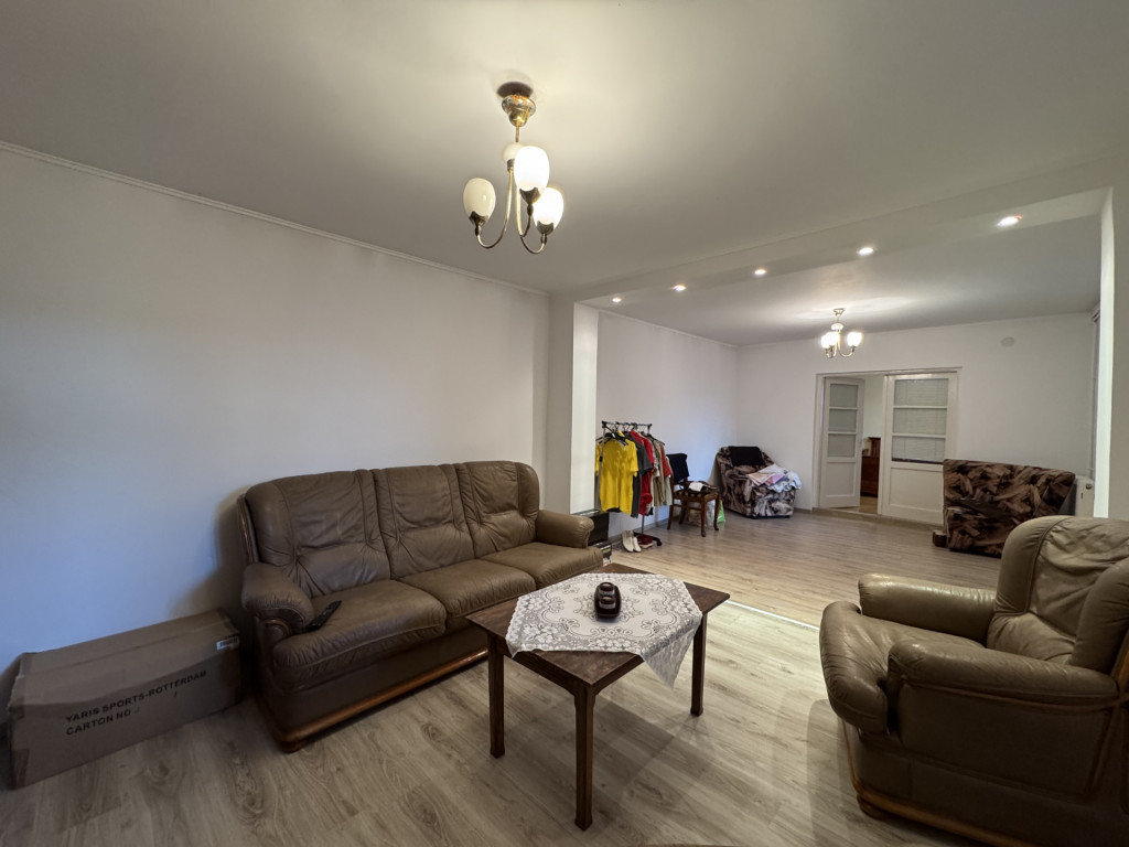 Casa 5 camere Chiajna langa padure, curte, garaj dublu