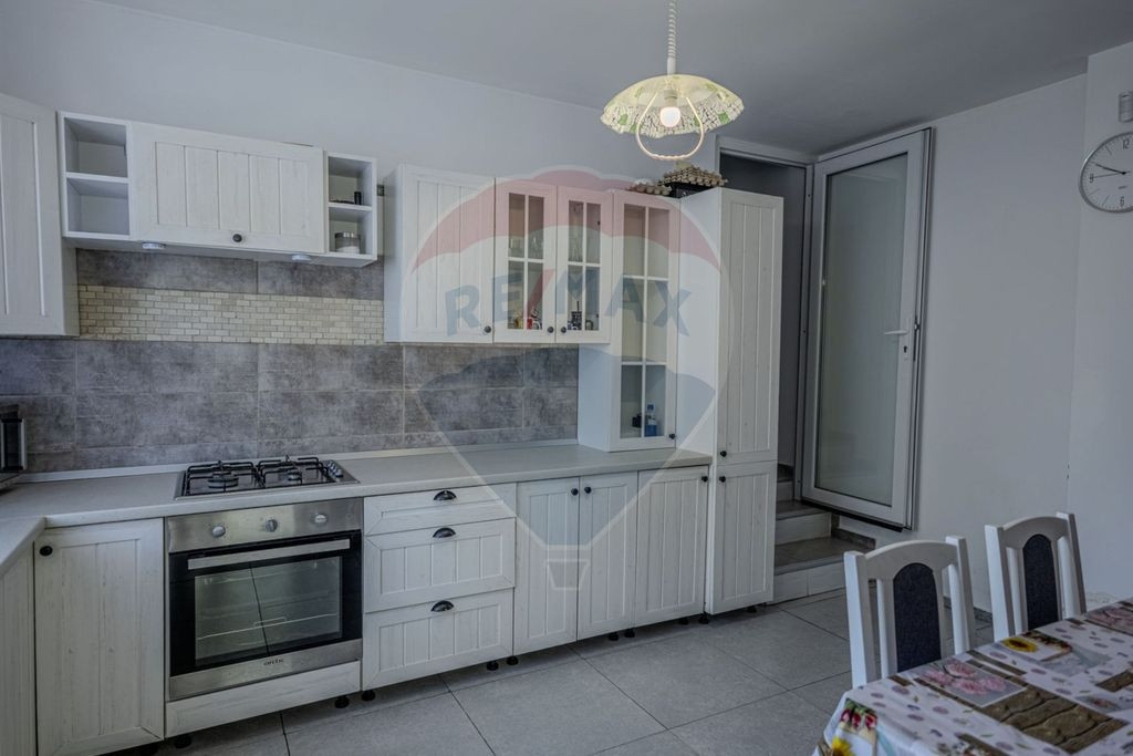 Casă de vânzare cu cabinet stomatologic – Chitila
