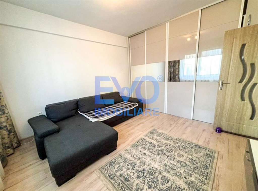 Apartament cu o camera, decomandat, loc de parcare, zona Val
