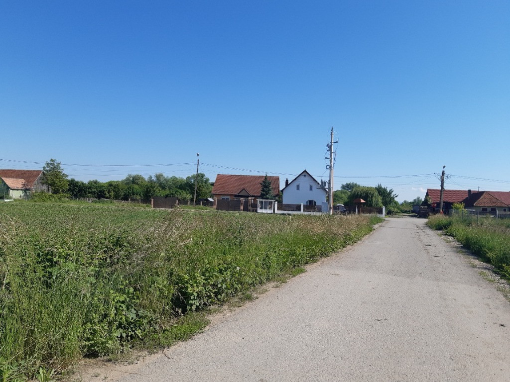 Teren intravilan construibil utilitati asfalt central Lunca Calnicului